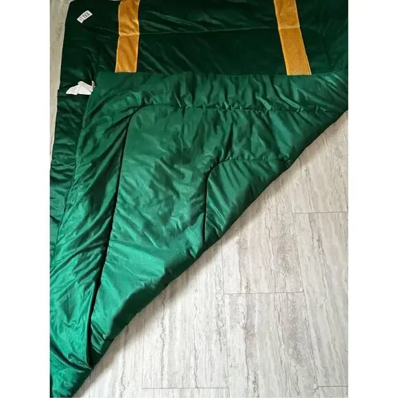 Oregon Ducks college comforter 66x86 Queenbed